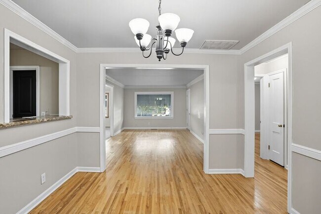 Building Photo - 1644 S Knoxville Ave