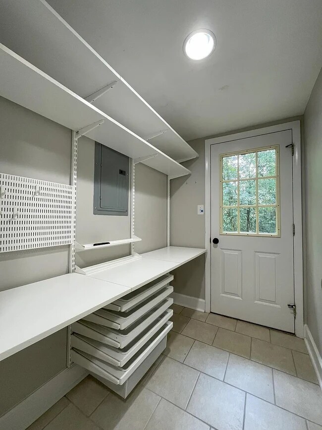 Building Photo - 2706 Eaton Pl