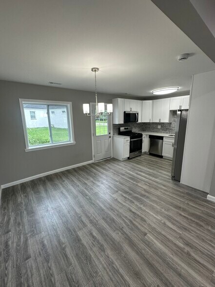 Building Photo - 4722 Raspe Ave
