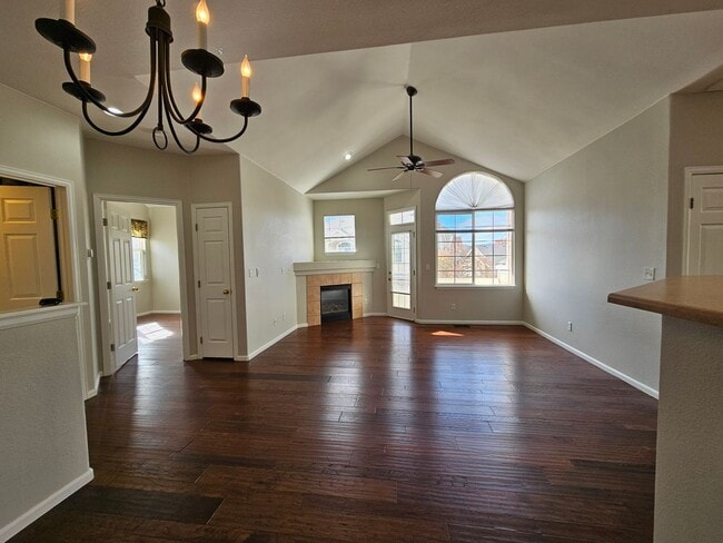 Building Photo - Stunning Highlands Ranch Townhome