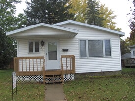 Building Photo - 513 Hollister Ave