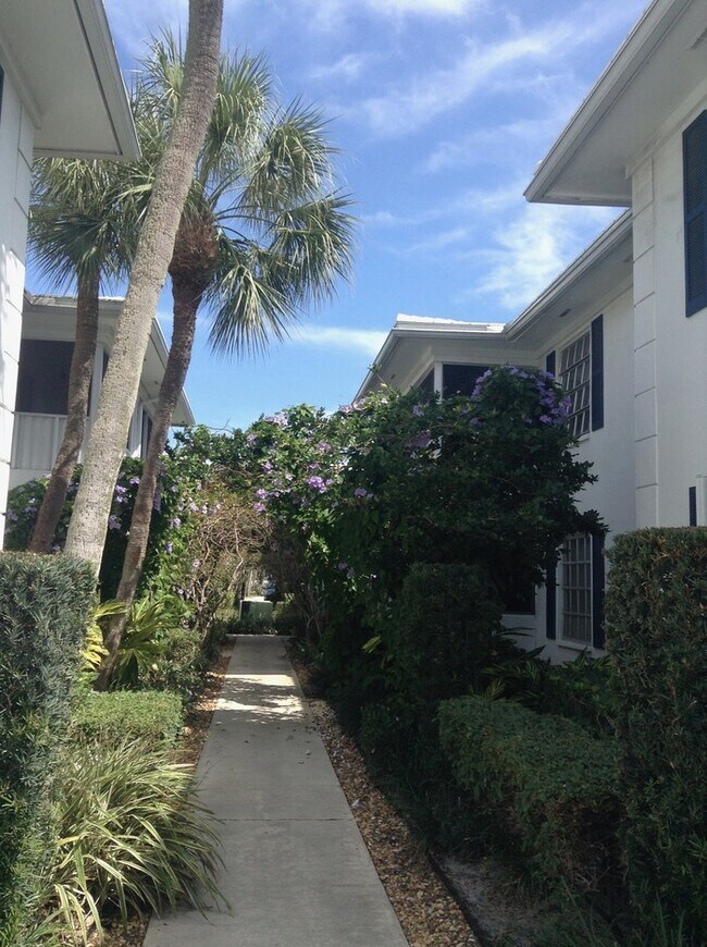 Building Photo - Welcome to charming 2-bedroom, 1-bathroom ...
