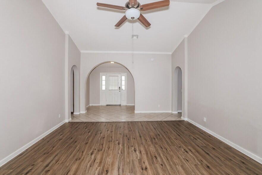 Building Photo - 6528 W Grandview Rd