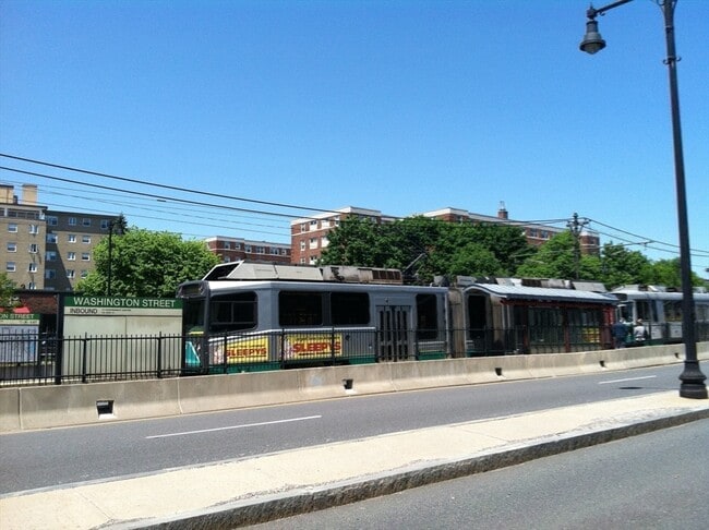 Building Photo - 1568 Commonwealth Ave