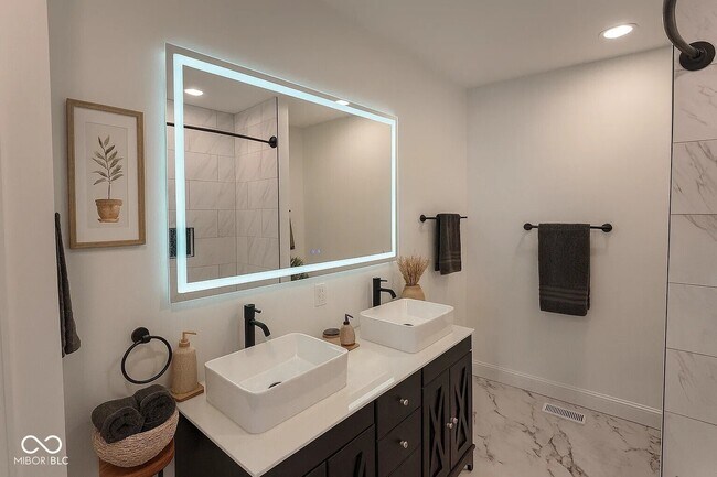 Building Photo - 4210 S Post Rd