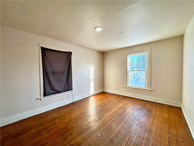 Building Photo - 49 Spruce St