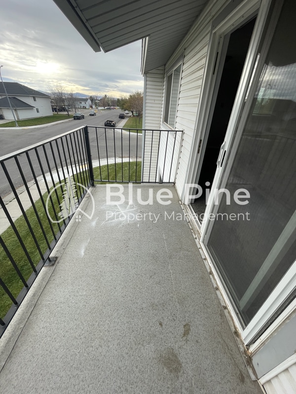 Building Photo - 678 Foster Dr