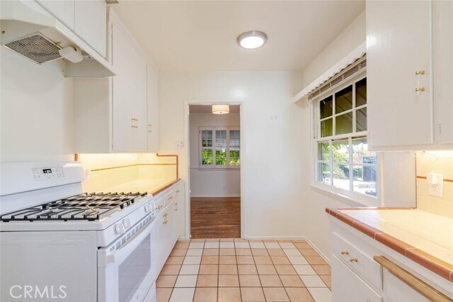 Building Photo - 1305 E Glenoaks Blvd