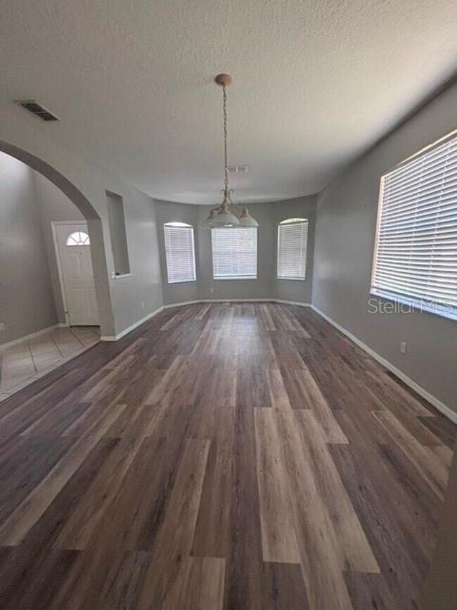 Building Photo - Golf Community Home