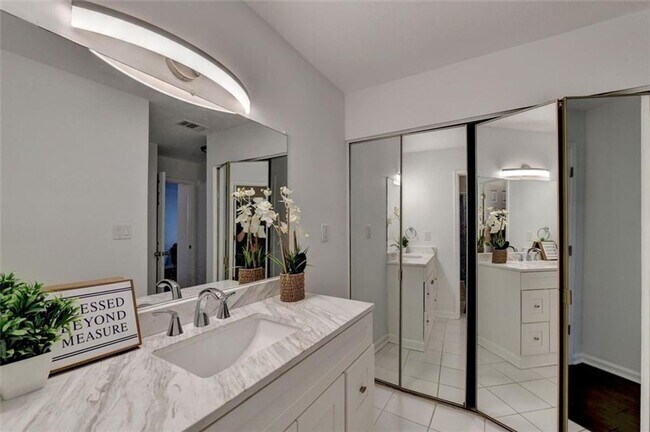 Building Photo - 2 Bedroom 2 Bath in Buckhead