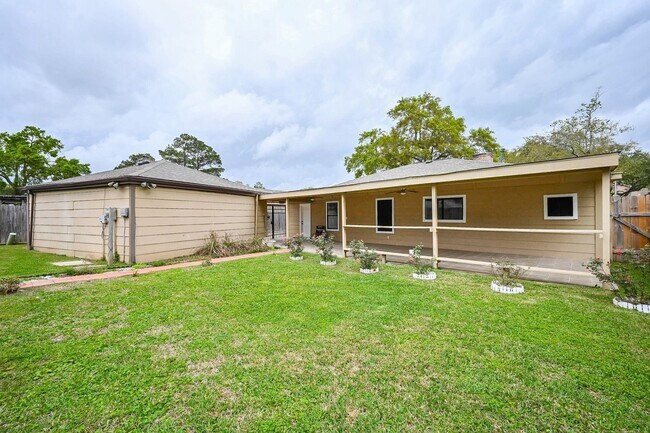 Building Photo - 15723 Creekhaven Dr