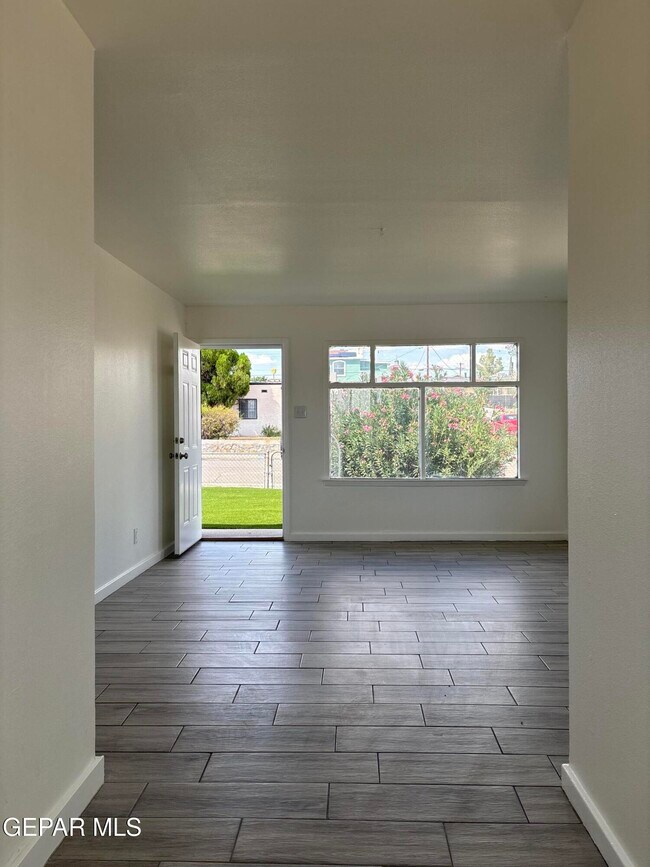 Building Photo - 6138 Taos Dr