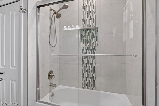 Building Photo - 2326 6th Ave SE