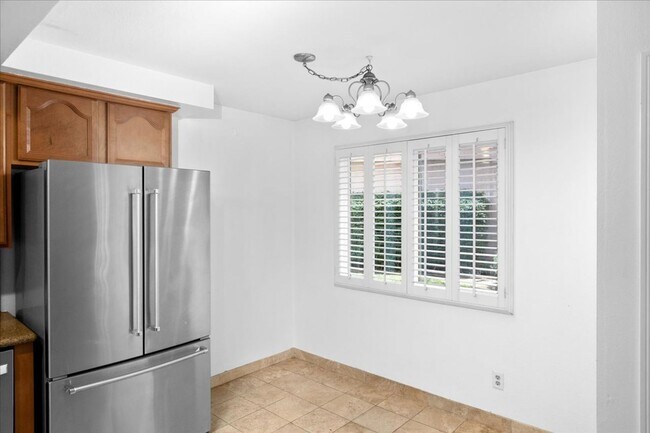 Building Photo - 2BR Bonsall Condo | Garage, Parking & Utilities Included