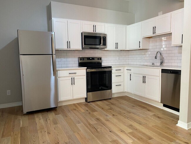 Building Photo - 212 W Lee St