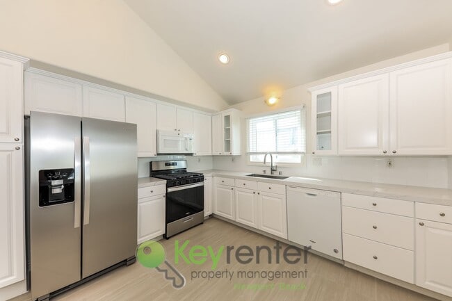 Building Photo - 210 33rd St