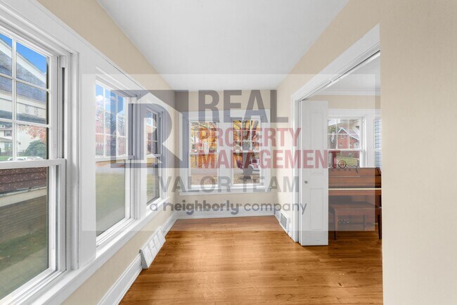 Building Photo - Beautifully maintained 3bd/1.5 bath Coloni...