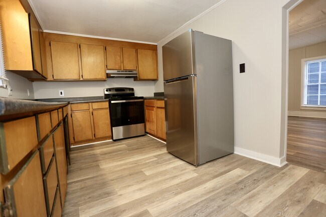 Building Photo - 634 W Bell St