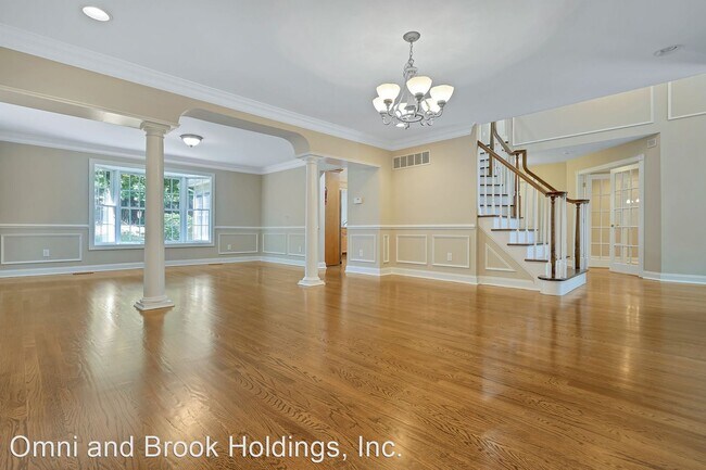 Building Photo - 4 br, 4 bath House - 1109 Winding Dr