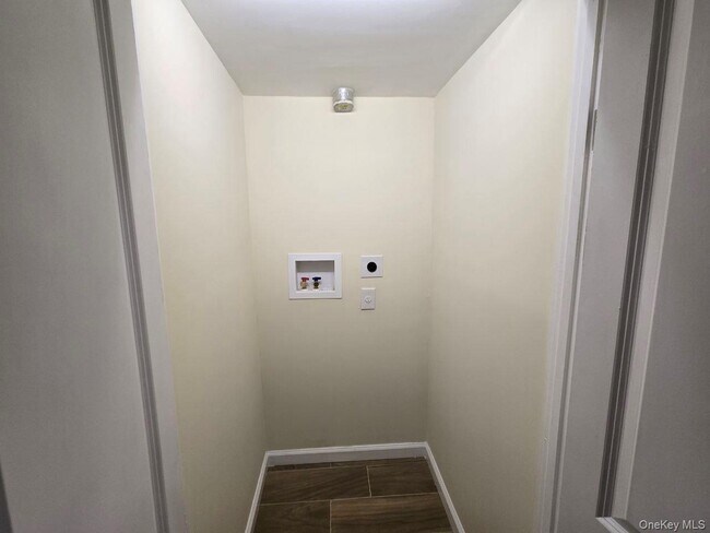 Building Photo - 60 Homecrest Ave