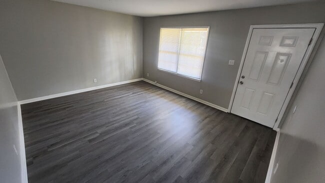 Building Photo - 4 BR / 2.5 BA Single family home