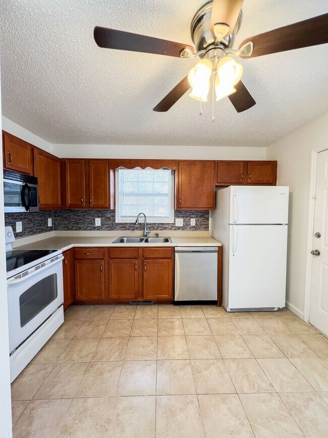 Building Photo - 438 Cranklen Cir