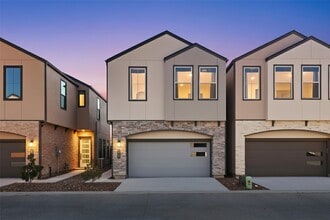 Building Photo - 2927 El Fenice Ln