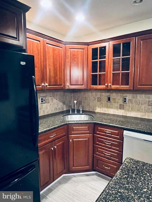 Building Photo - 747 Seawall Rd