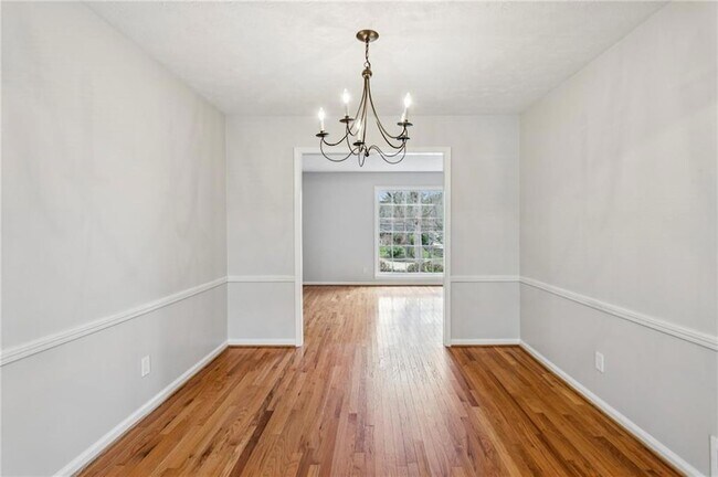 Building Photo - 3436 Brookview Dr