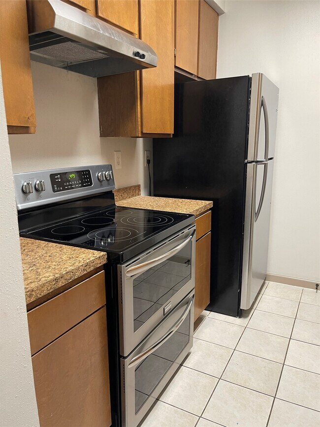 Building Photo - 10053 Westpark Dr