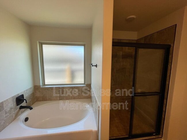 Building Photo - 9501 Ashford Dr