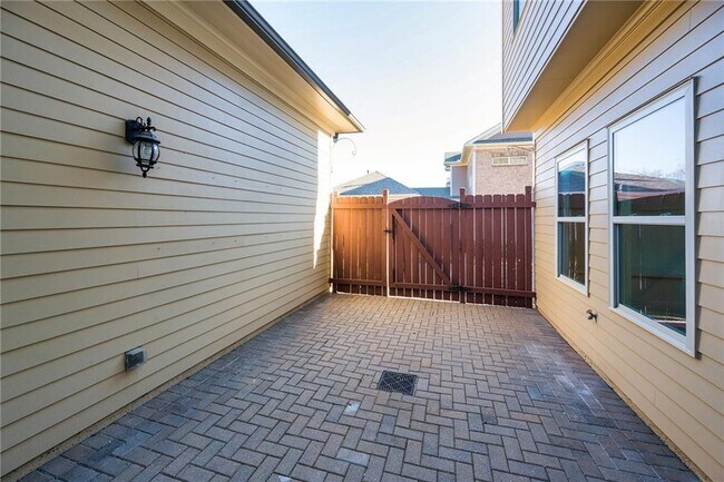 Building Photo - 4148 Baverton Dr