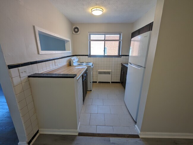 Building Photo - 2500 Boudinot Ave