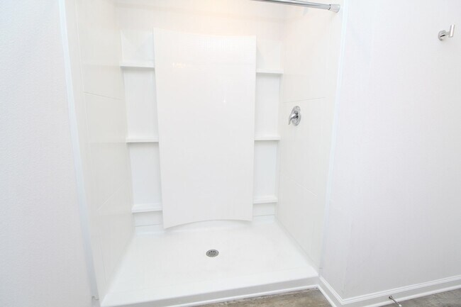 Building Photo - Lakeshore Preserve 3BR Home with Garage – ...