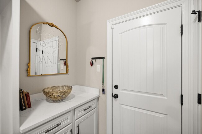 Building Photo - 212 Blaze Blvd