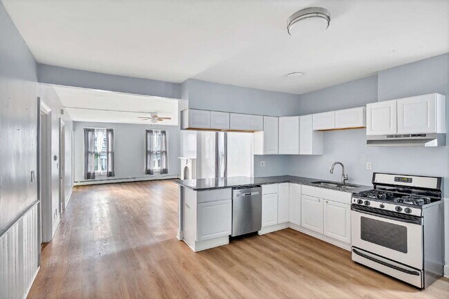 Building Photo - "Charming 3-Bed Oasis at 57 1/2 Saratoga Ave – Spacious 1250 Sq Ft in Waterford, NY!"