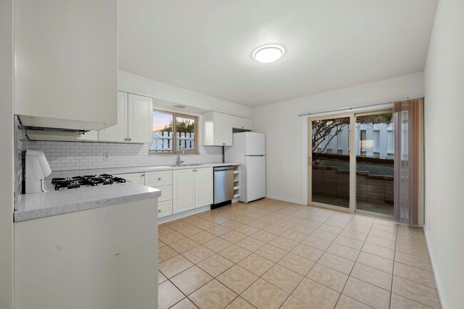 Building Photo - 2039-41 Bonita St