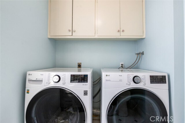 Building Photo - 4425 W Sarah St