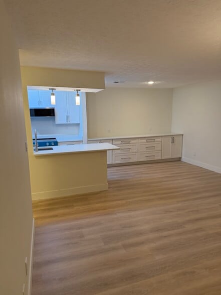Building Photo - 120 Creekwood Dr