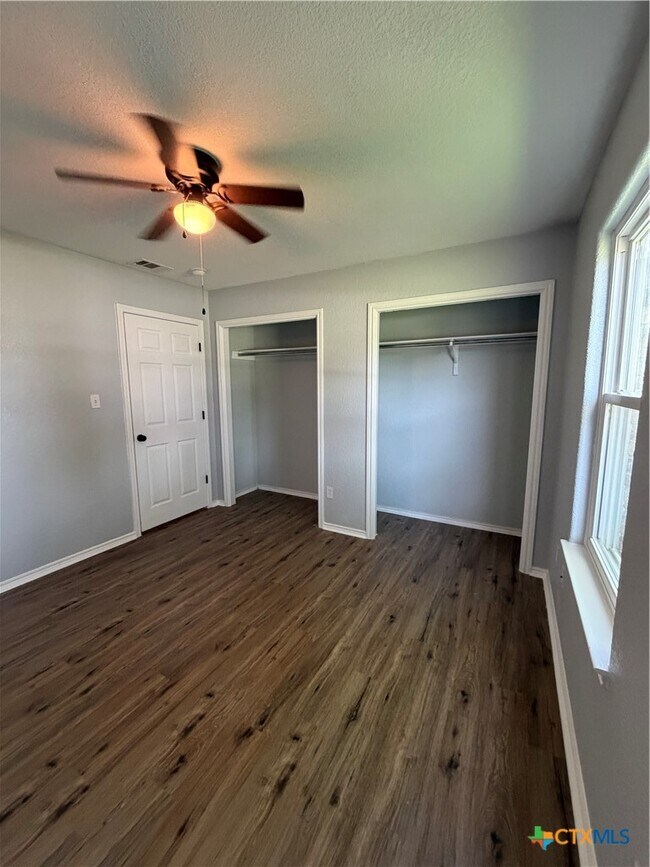 Building Photo - 484 Cordova Loop