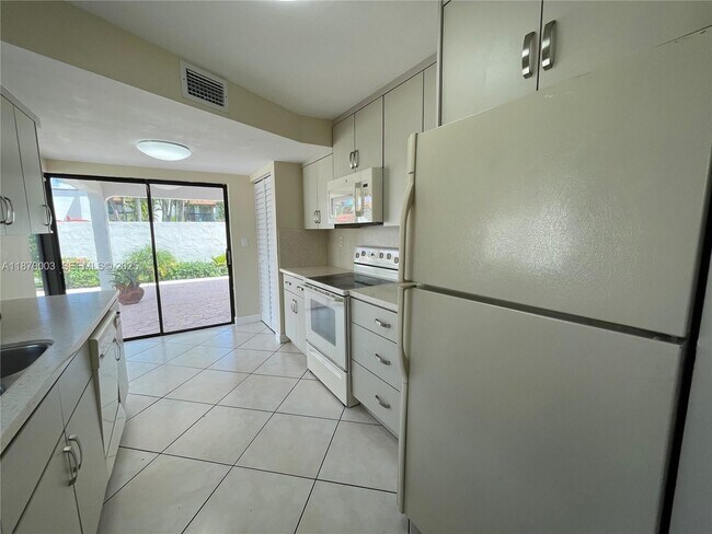 Building Photo - 1301 SW 124th Ct