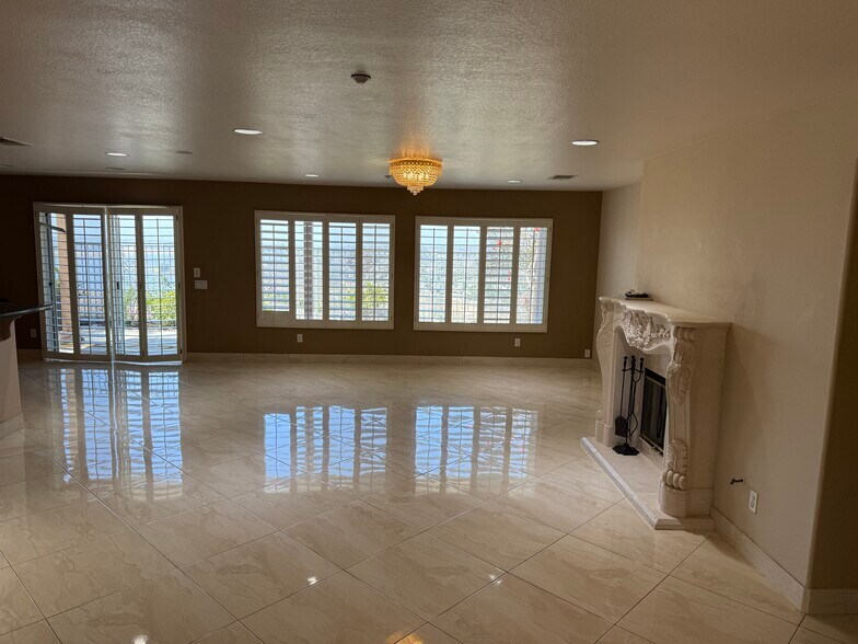 Building Photo - 10234 Valley Waters Dr