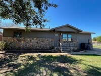 Building Photo - 4203 SE Dorchester- Available now!