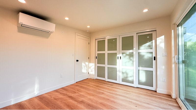 Building Photo - 546 W Ash Ave