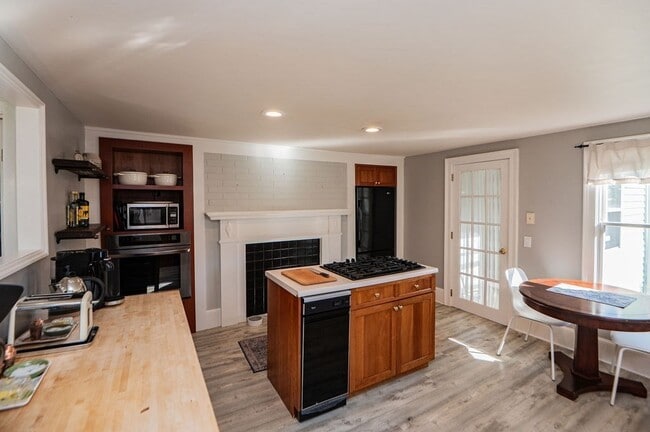 Building Photo - 57 Summer St