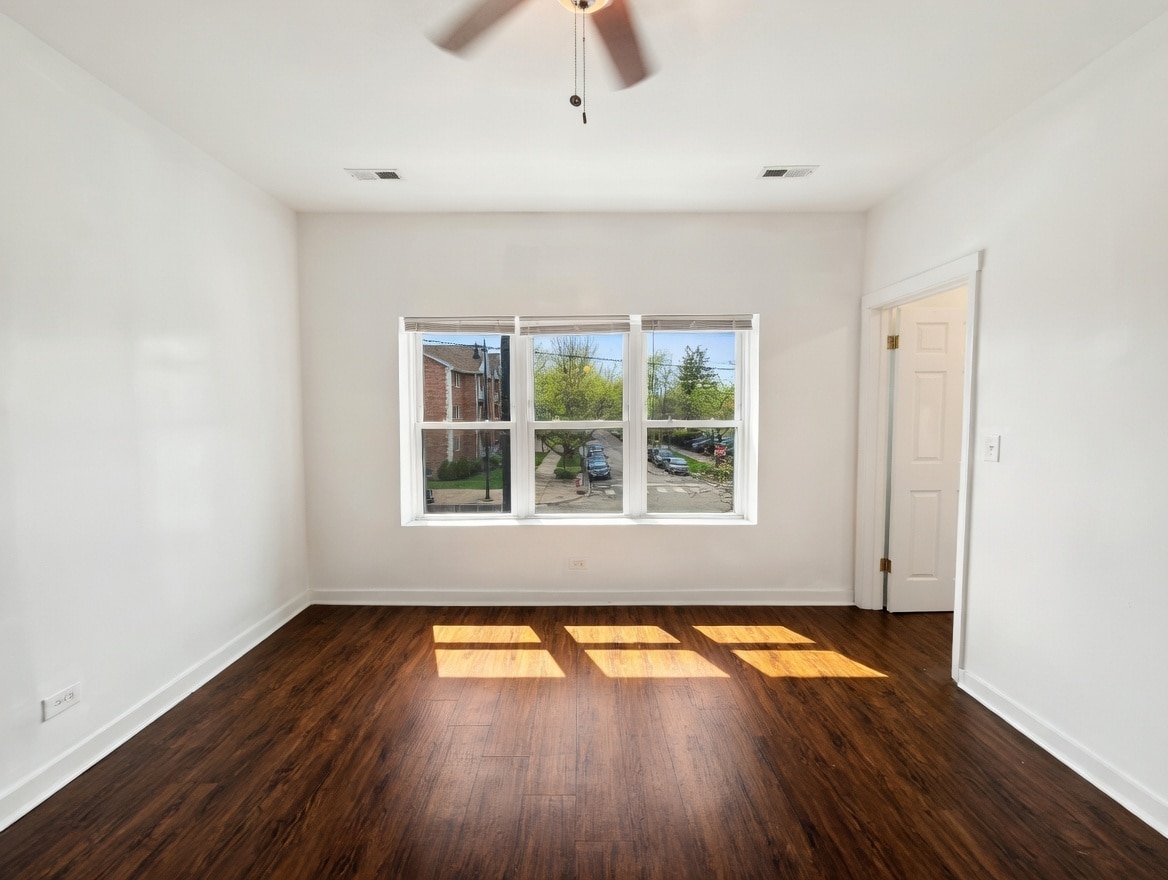 Building Photo - 5833 W Irving Park Rd