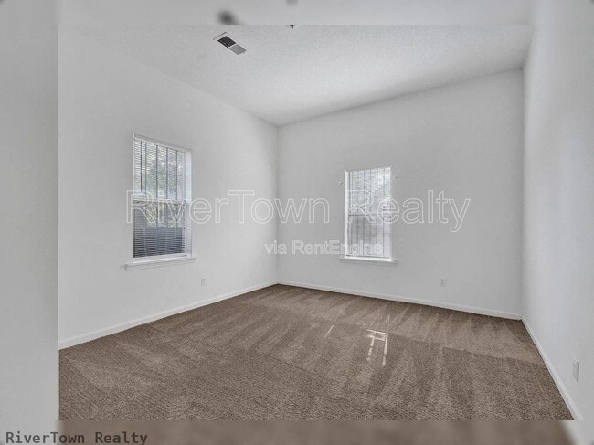 Building Photo - 439 Simpson Ave