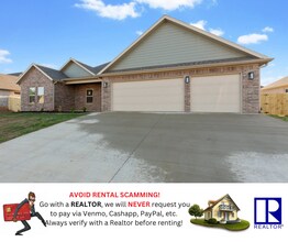 Building Photo - Modern 3BR Near Creekside Park