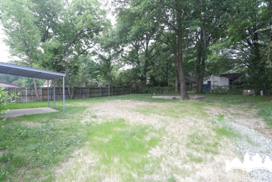 Building Photo - 6465 Forest Glen Dr