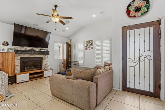 Building Photo - 12748 Tre Maximiliano Ave